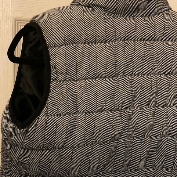 A new day Cute gray puffer vest size medium - Picture 10 of 16